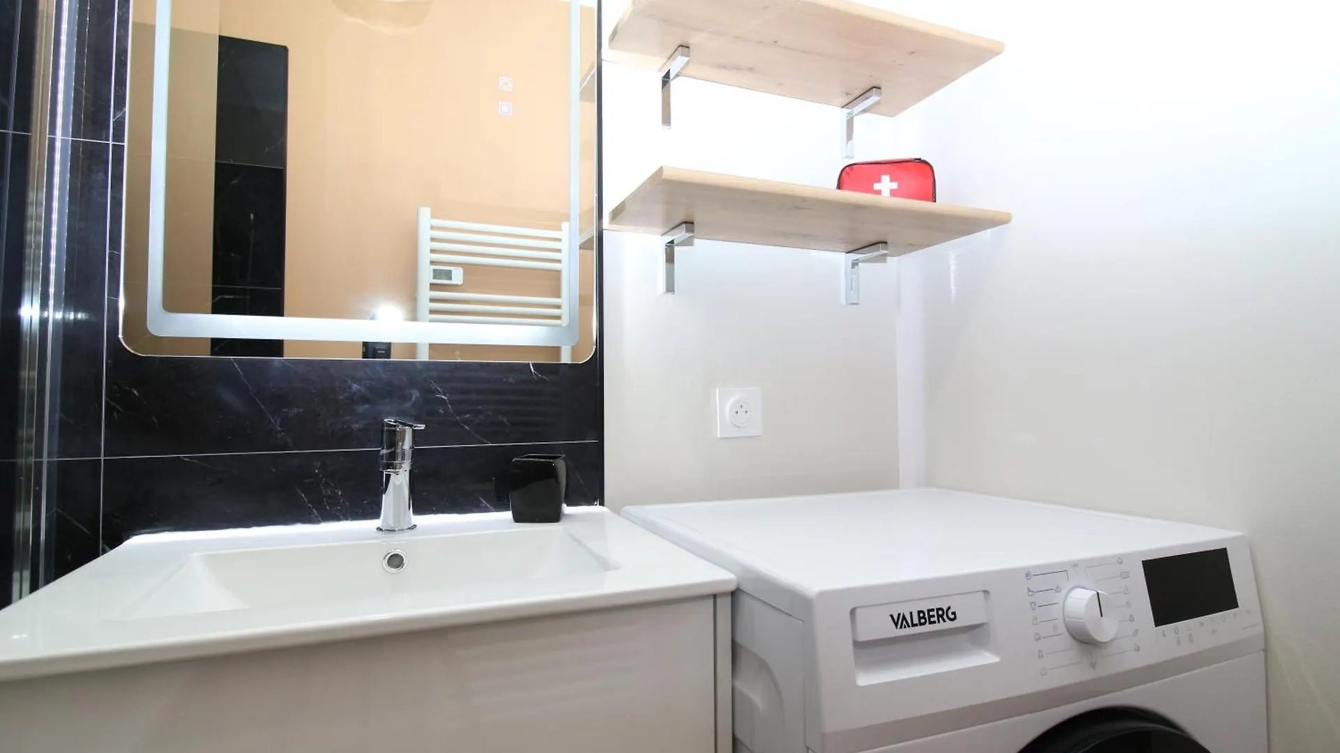 Le Mistral - Calme Et Climatise - Hypercentre - Terrasse - Wifi Apartment Avignon