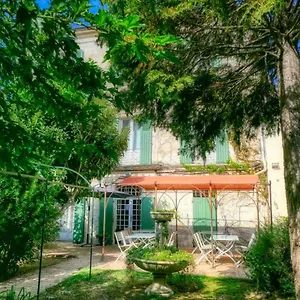 Au Saint Roch - Et Jardin Awinion